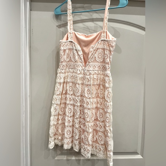 Lacy juniors short dress - Picture 2 of 3